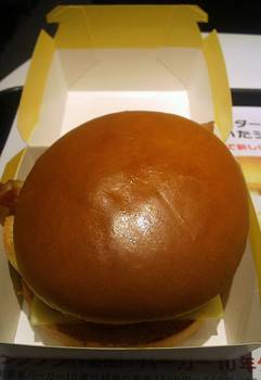マックの新商品、北海道ポテトチーズバーガー開封.jpg